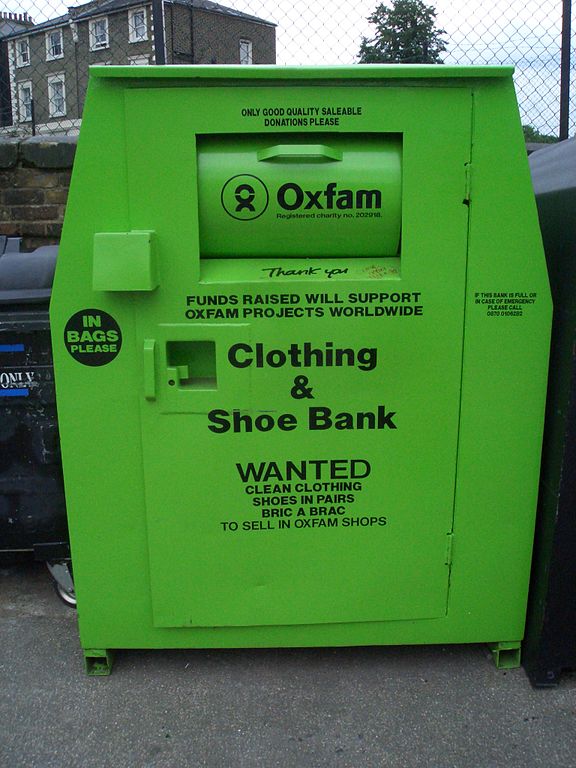 576px-Oxfam_clothing_and_shoe_bank
