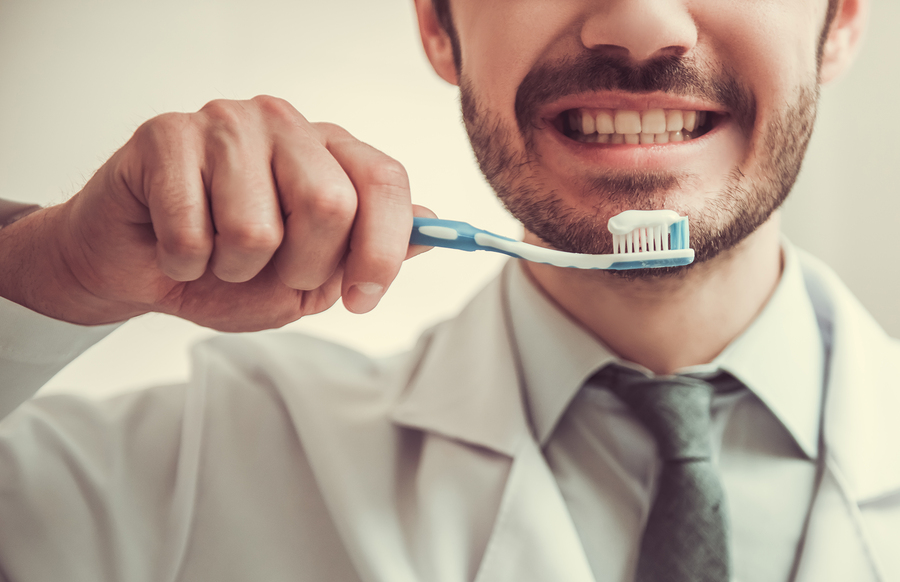 Man brushing his teetch using toothpaste which contains plastic microbeads