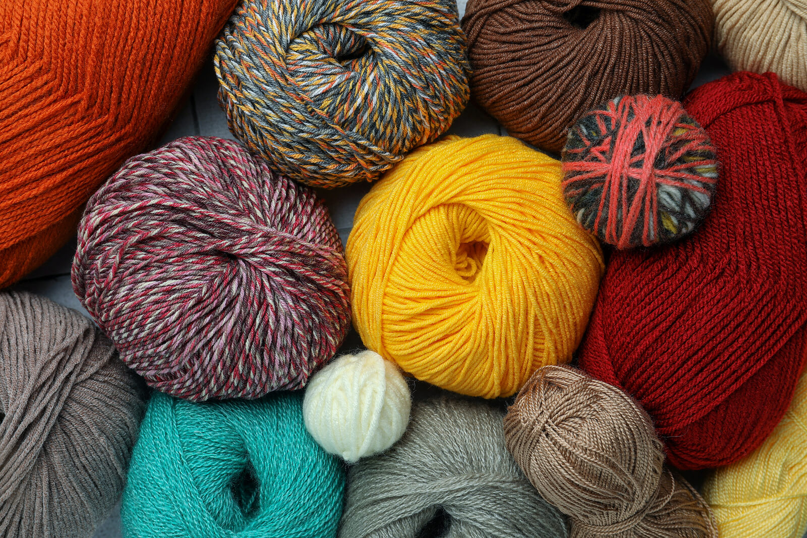 Many balls of wool, of different sizes and colours.